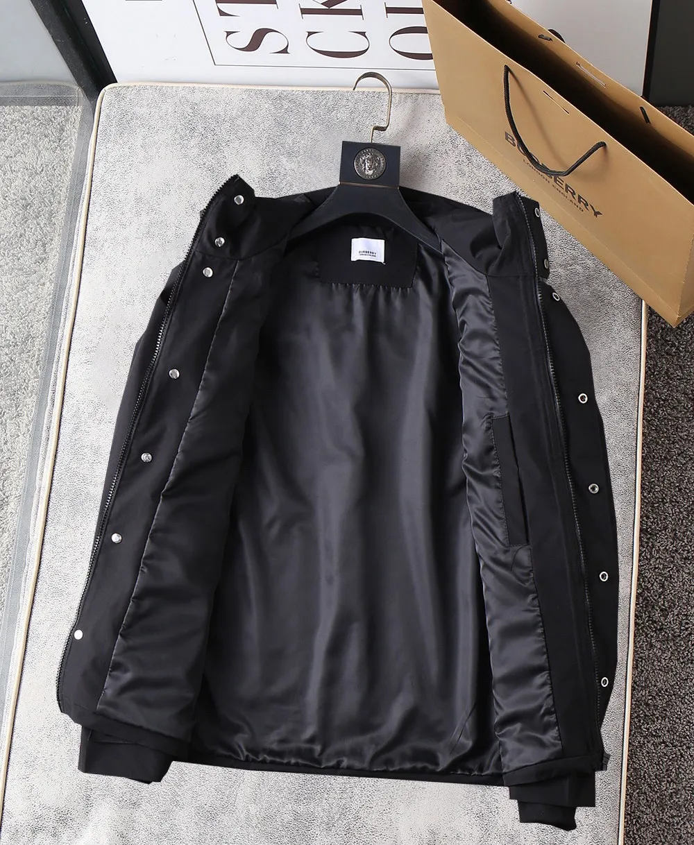 Baibaoli 2026 spring New Arrival jacket, new show product‼ The product is in perfect condition, comfortable and warm, with three standard colors and full and attractive colors. The very outstanding design easily enhances the sense of fashion. The workmanship is extremely sophisticated and rigorous, and the wiring is neat and meticulous! A masterpiece from a famous designer! The upper body does not look bloated and is super handsome! In Stock Sizes：M～XXXL